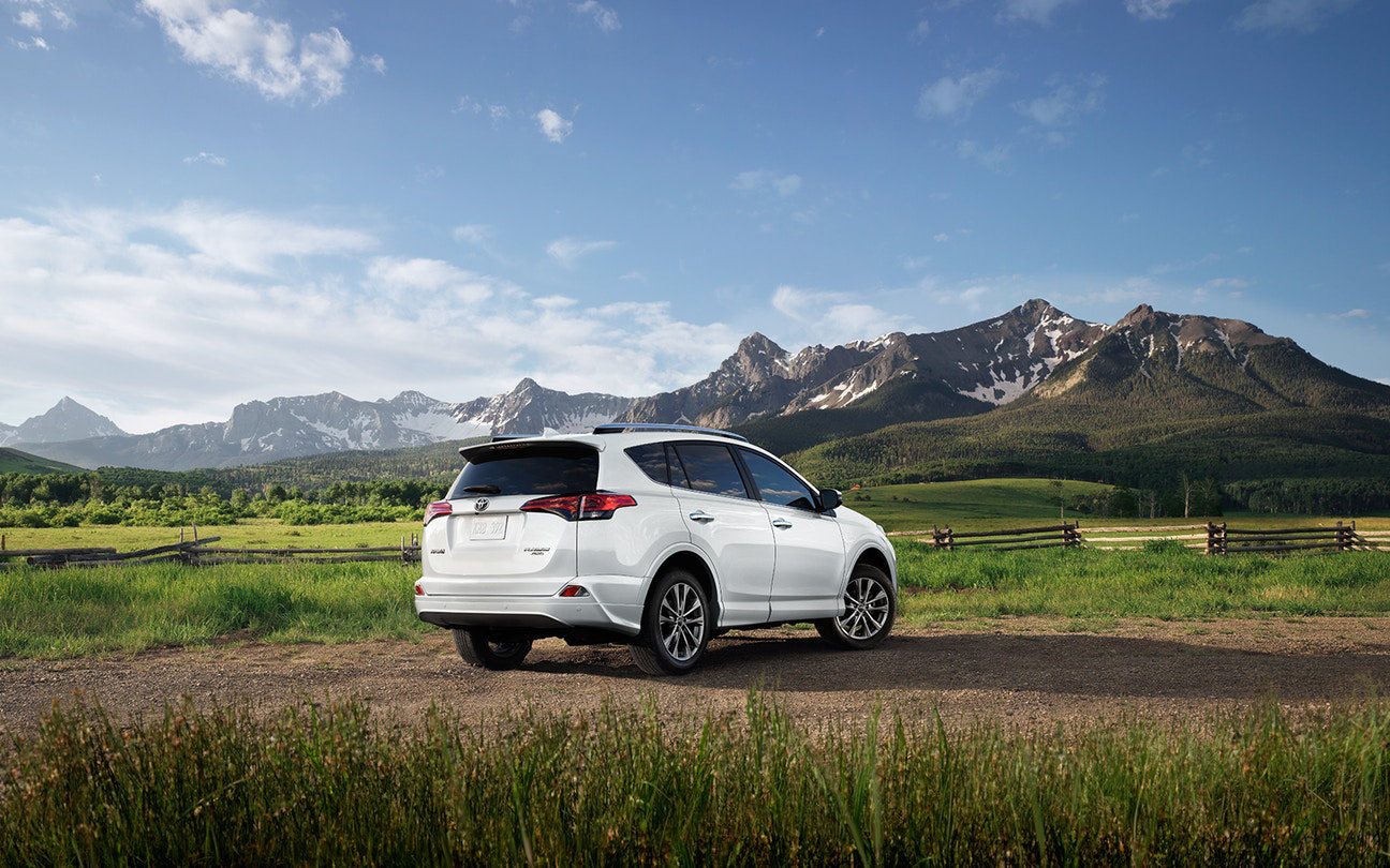 Comparison Toyota RAV4 SUV 2015 vs Toyota RAV4 XLE 2018 SUV Drive